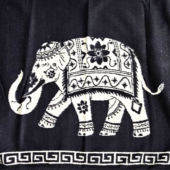 Blanket Shawl/ Poncho Reversible Two Tone Throw- Elephant - Picture 3 of 4